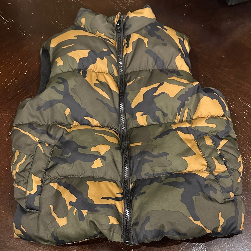 Old Navy camouflage boys puffer vest